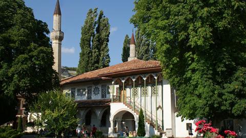 В Крыму российские "реставраторы" уничтожают уникальную историческую достопримечательность