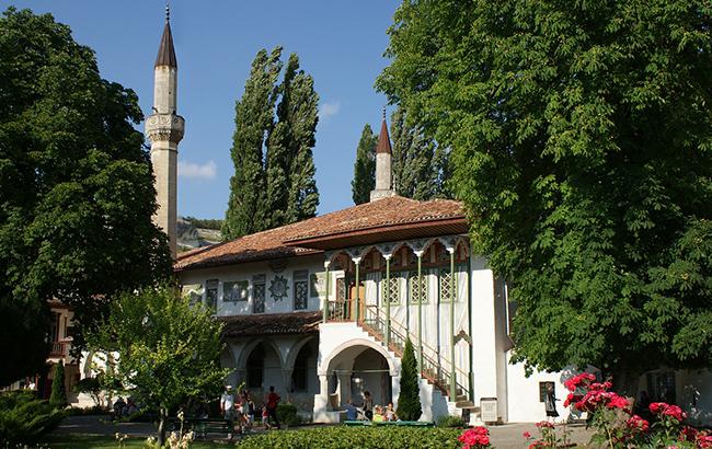 В Крыму российские "реставраторы" уничтожают уникальную историческую достопримечательность