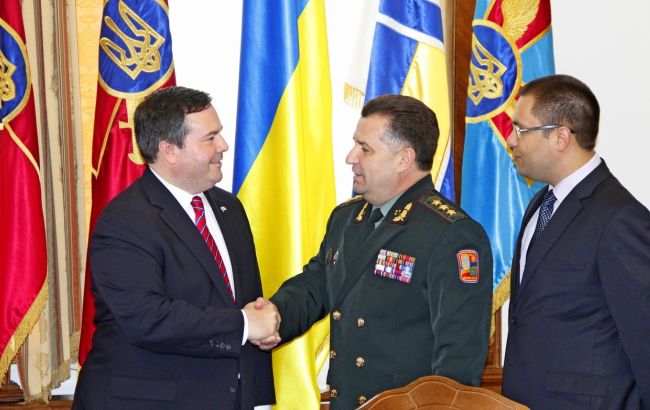 Полторак і глава Міноборони Канади обговорили проведення спільних навчань