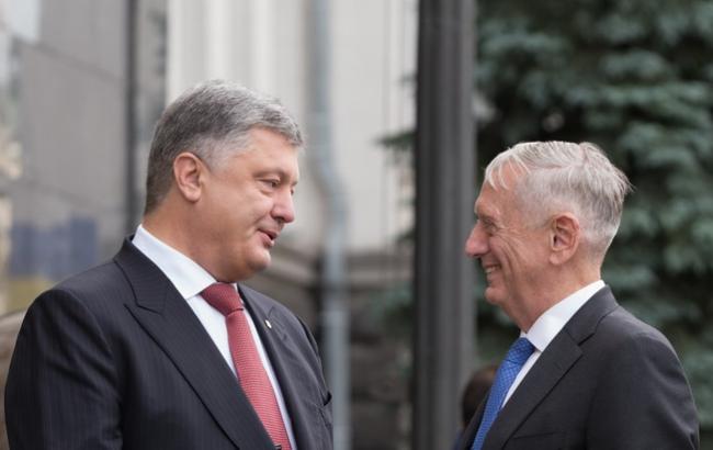 Порошенко и Мэттис обсудили противодействие российской агрессии
