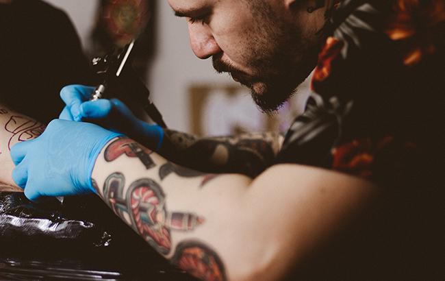 Татуировки опасны: ученые объяснили почему