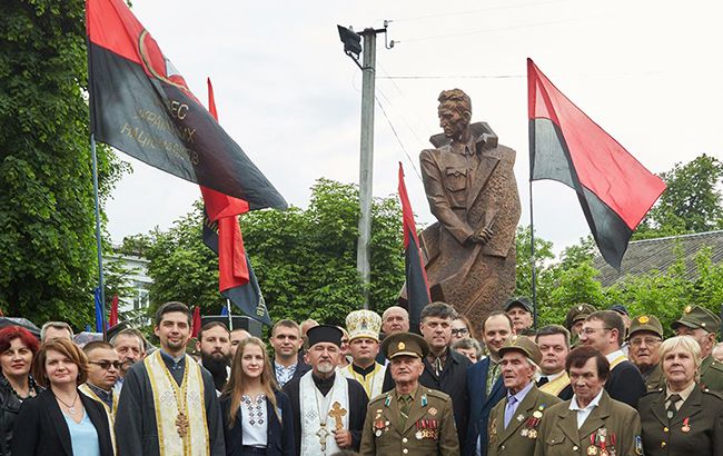 Польша и Израиль выступили против нового памятника Шухевичу