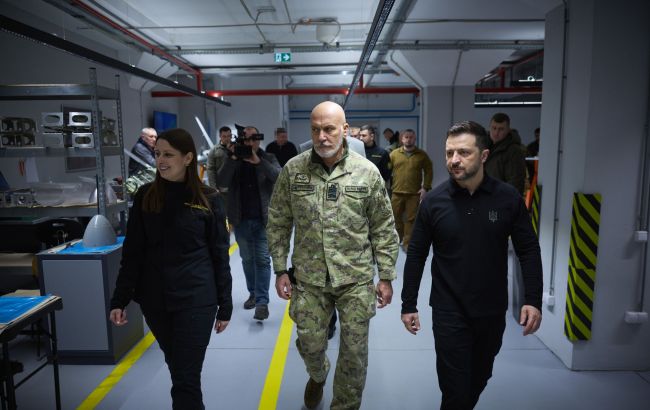 Зеленский показал главе Военного комитета НАТО дальнобойное оружие Украины