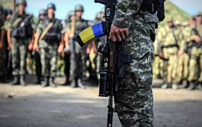 В зоні АТО за добу поранено 2 українських військових, - РНБО