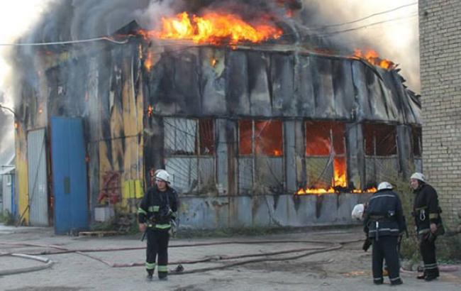 В Киеве горят склады возле киностудии Довженко