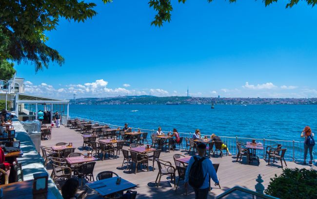 У Стамбулі туристам заборонили вживати алкоголь: у чому суть обмеження