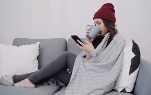 Холоднеча у квартирі: скільки шарів одягу врятують вас при +10 градусах?