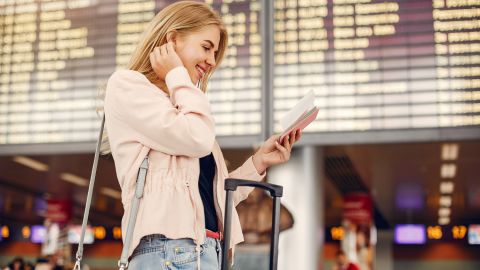 Почему нельзя публиковать селфи из аэропорта: эту ошибку совершают почти все