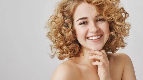 Бьюти-блогер показала, как создать идеальные локоны с помощью тазика с водой