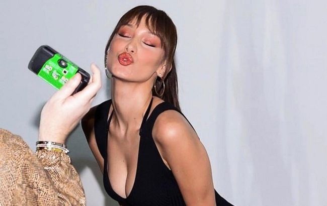 Каре с челкой и графичные стрелки: Белла Хадид блистает в новом чувственном образе