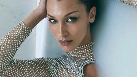 В корсете и чепце: Белла Хадид похвасталась стройной фигурой в соблазнительном наряде