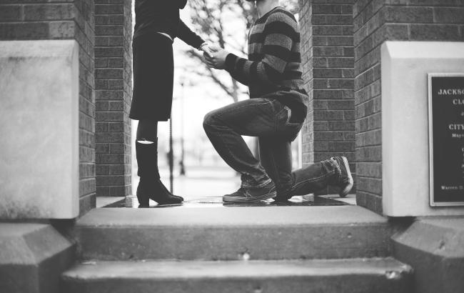 Після 100 відкинутих пропозицій чоловік домігся згоди коханої