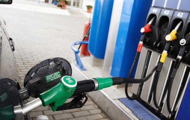 Импортный бензин в крупном опте за неделю подешевел на 500 гривен за тонну