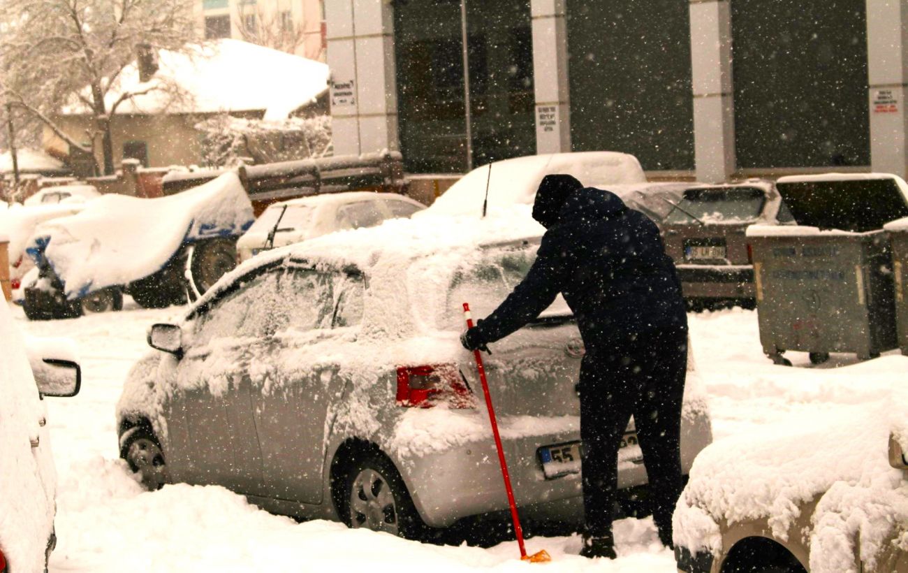 Як очистити авто від снігу за 5 хвилин