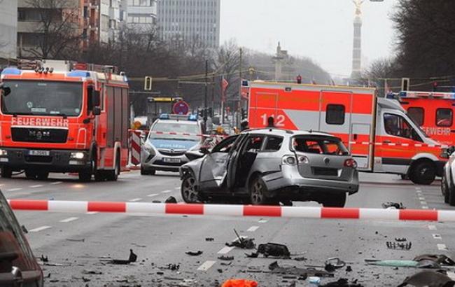 Взрыв авто в Берлине: бомба была прикреплена к днищу