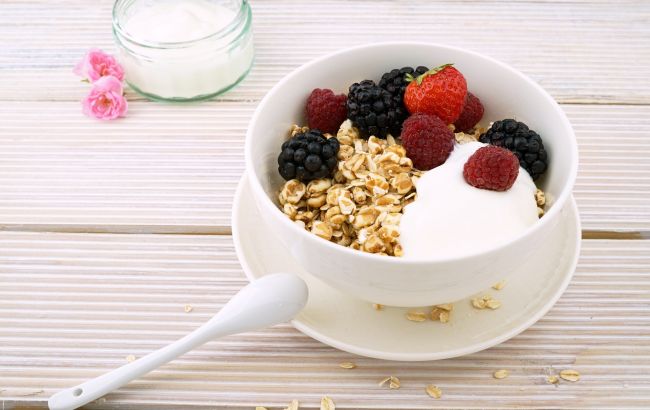 5 причин їсти вівсянку на сніданок кожного дня: покращує стан шкіри та роботу серця