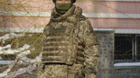 "Метінвест" безкоштовно надає бронепластини для захисників: куди звернутись
