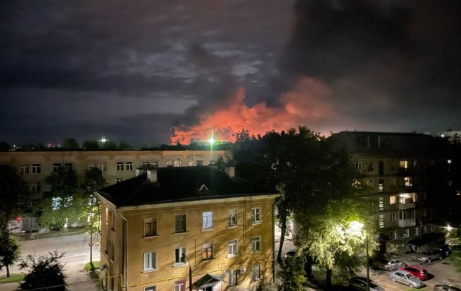 В российском Пскове в районе аэропорта звучали взрывы, повреждены 4 самолета Ил-76