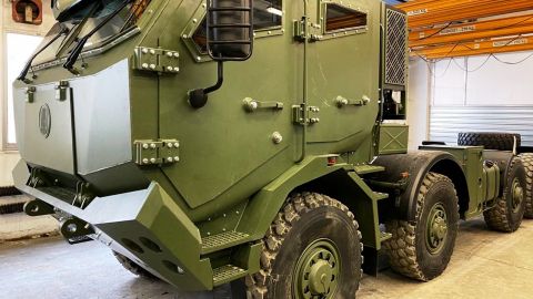 Для систем залпового огня: в Украину прибыли восьмиколесные бронированные шасси Tatra