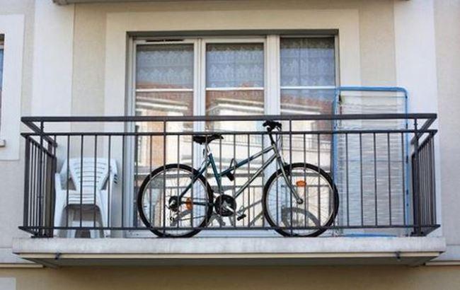 В Киеве угнали велосипед с балкона пятого этажа