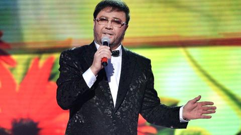 "Тримають нас, як кіз, на поводочке і тільки доять": народний артист висловився про українських політиків