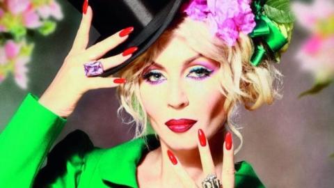 Змусили визнати агресора: Ірині Білик у Львові влаштували "кривавий" коридор ганьби (фото і відео)