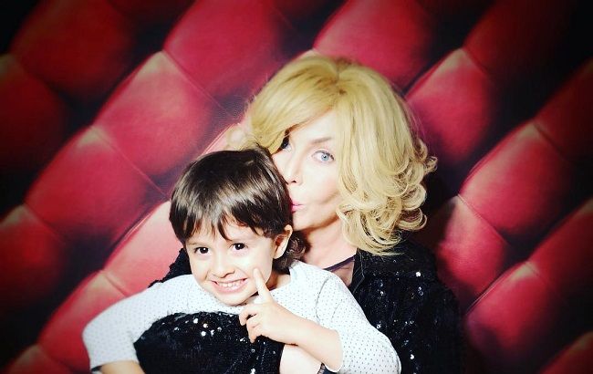 Все в сборе: Ирина Билык умилила редким фото с мужем и подросшим сыночком