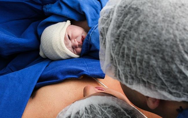 Американка народила дівчинку із замороженого 24 роки тому ембріона