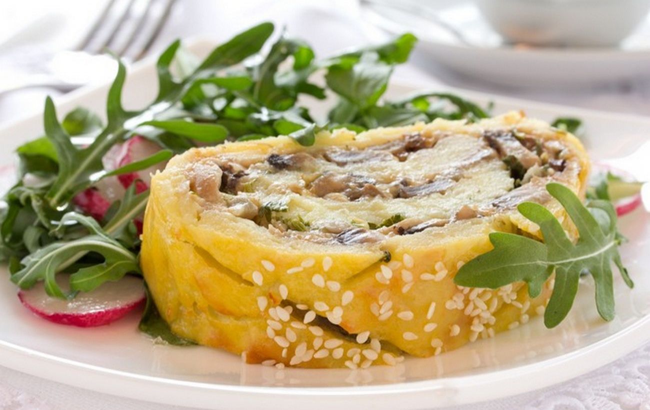 Рулетики с пряной картофельной начинкой (на сковороде)