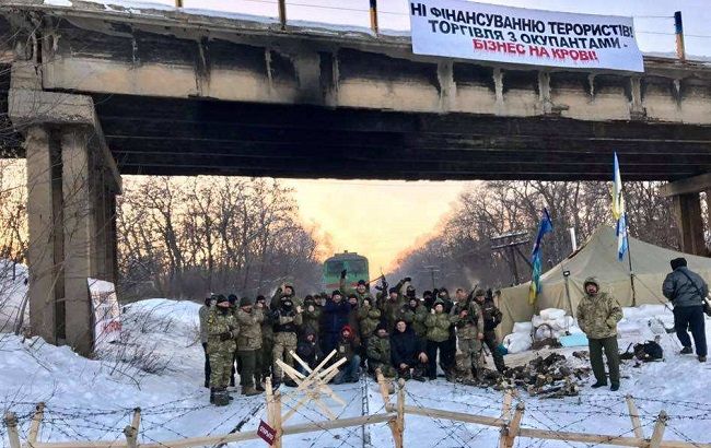 Блокада Донбасу: читачі РБК-Україна висловилися про перекриття залізничних шляхів активістами