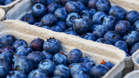 Черника с радиацией: эксперты проверили ягоды с ярмарок и стихийных базаров