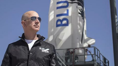 Самый богатый человек на Земле совершил полет в космос, экипаж Безоса уже вернулся