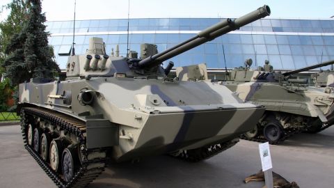 В России солдат случайно расстрелял&nbsp;из пушки детский отдел в торговом центре