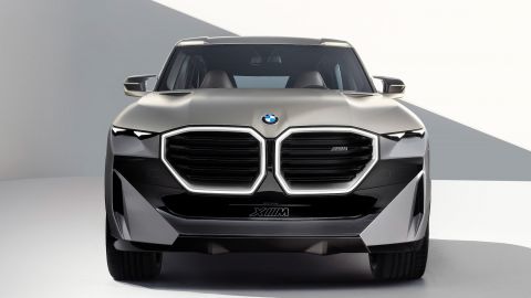 Огромные ноздри и 750 "сил" BMW Concept XM: представлен самый мощный кроссовер марки