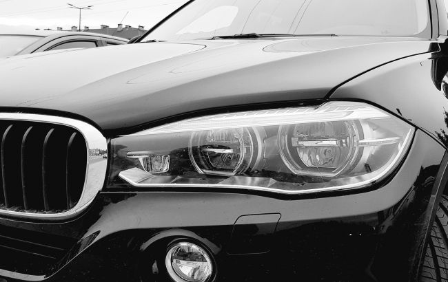 На Прикарпатті стався вибух в автомобілі: чоловік залишився без руки