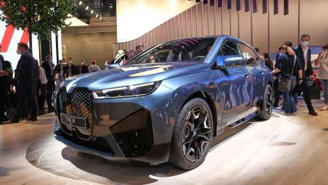 Алмази в динаміках: електричний кросовер BMW iX отримав незвичайну аудіосистему