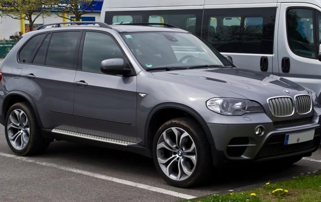 В Киеве из автосалона угнали сразу три джипа