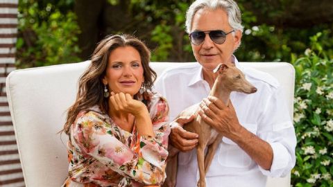 Дружина і дочка Андреа Бочеллі прогулялися по Києву: були на параді, купили сукню-вишиванку