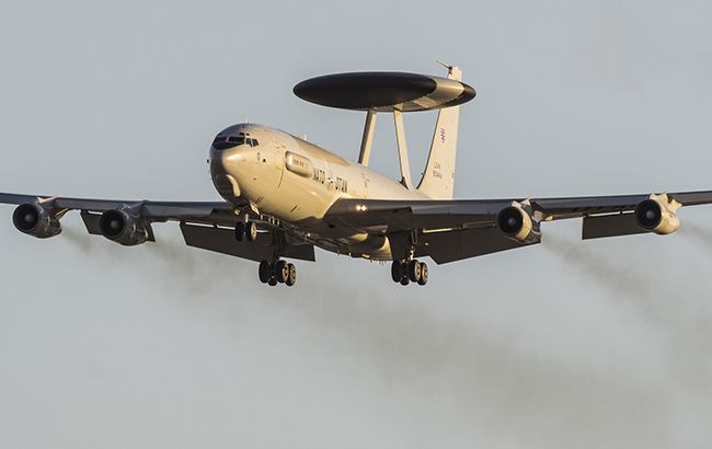 Самолет НАТО провел многочасовую разведку у границ Сирии