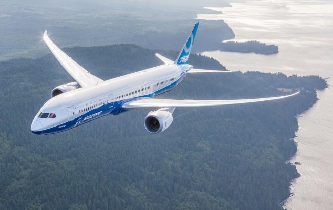 У США вимагають усунути дефекти у двигунах літаків Boeing 787