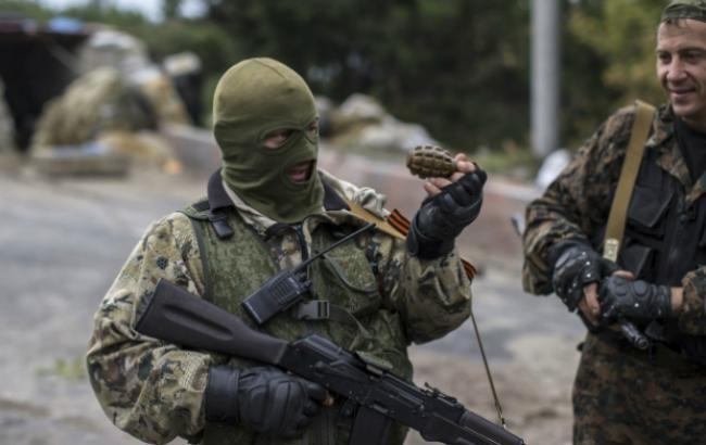 "По окну стреляй": в сети показали, как террористы на Донбассе обстреливают дома