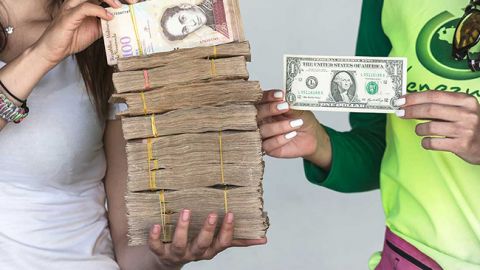 Инфляция в Венесуэле превысила 130 тысяч процентов