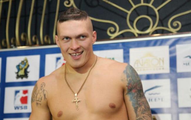 Александр Усик станцевал на боксерской тренировке