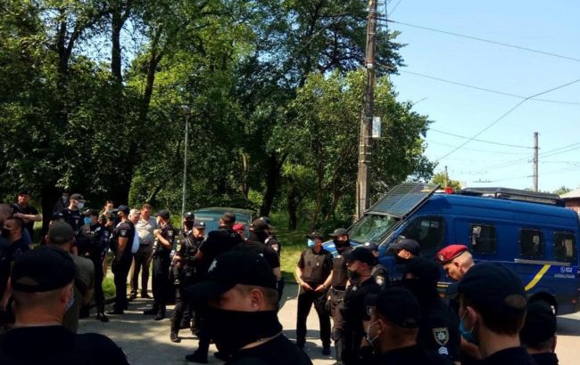 В Чернигове активисты устроили драку с полицией, есть задержанные