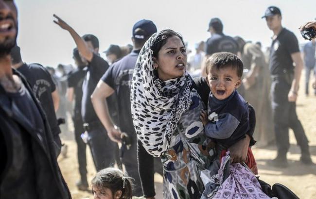 На сирийско-турецкой границе находятся около 100 тыс. беженцев
