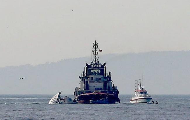 У Босфорі зупинено рух після зіткнення катера і суховантажу