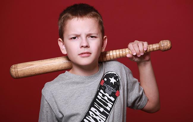 "Случай запущенный": в сети рассказали подробности о семье мальчика, который держит в страхе всю школу