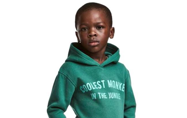 Мать чернокожего мальчика из рекламы H&M не видит в ней расизма