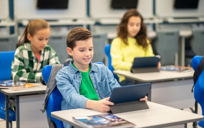 Школярам безплатно роздадуть ноутбуки і планшети: хто і як зможе їх отримати