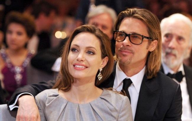 Голливуднаш: Анжелину Джоли и Бреда Питта пригласили в Евпаторию